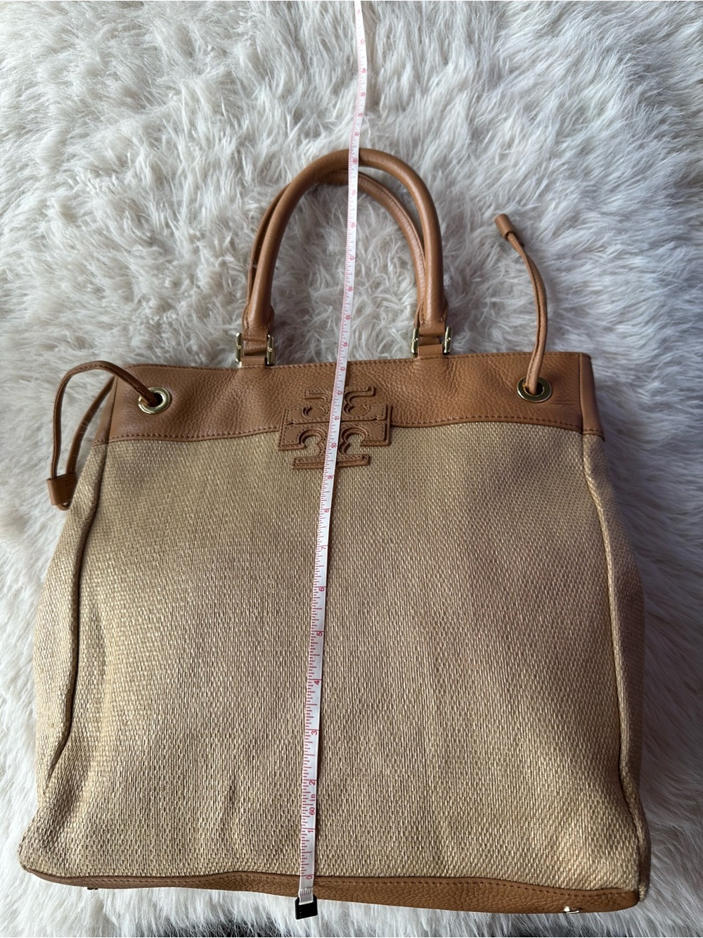 Tory Burch Light neutral and tan double T Logo straw Tote with leather - Picture 10 of 15
